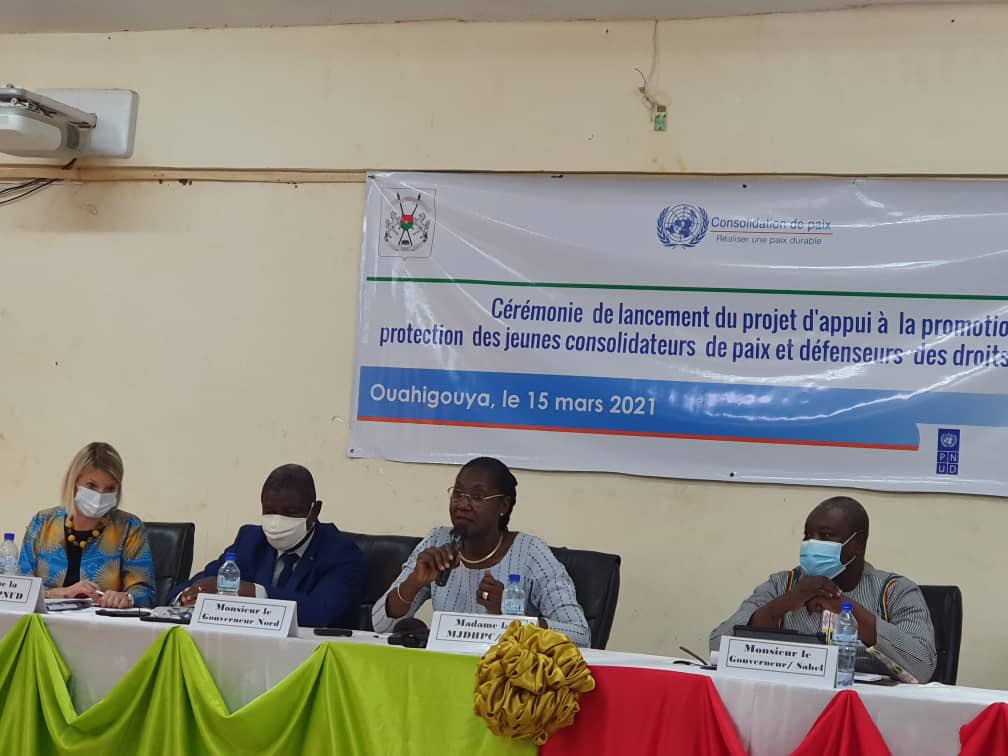 istschan's tweet photo. Engagement fort de la jeunesse hier à #Ouahigouya #BurkinaFaso Lancement du Projet « Jeunes Défenseurs des Droits Humains » - avec Madame la Ministre de la Justice &amp; Droits Humains, Messieurs les Gouverneurs régions Nord &amp; Sahel @PNUD_BFA @UNICEF_Burkina @UNFPABF @UNPeacebuilding https://t.co/IGEN4i3OGv
