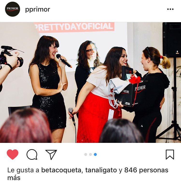 iMeMiNe's tweet image. Hace 3 años tuve el privilegio de presentar el #PrettyDay. Un día maravilloso en el que los #CuerposSerranos de @prettyandole me dieron abrazos, besos y lecciones de vida. Qué feliz fui. Y cuando soy feliz sonrío, guiño los ojos, enseño las paletas y pongo caras raras. 😊