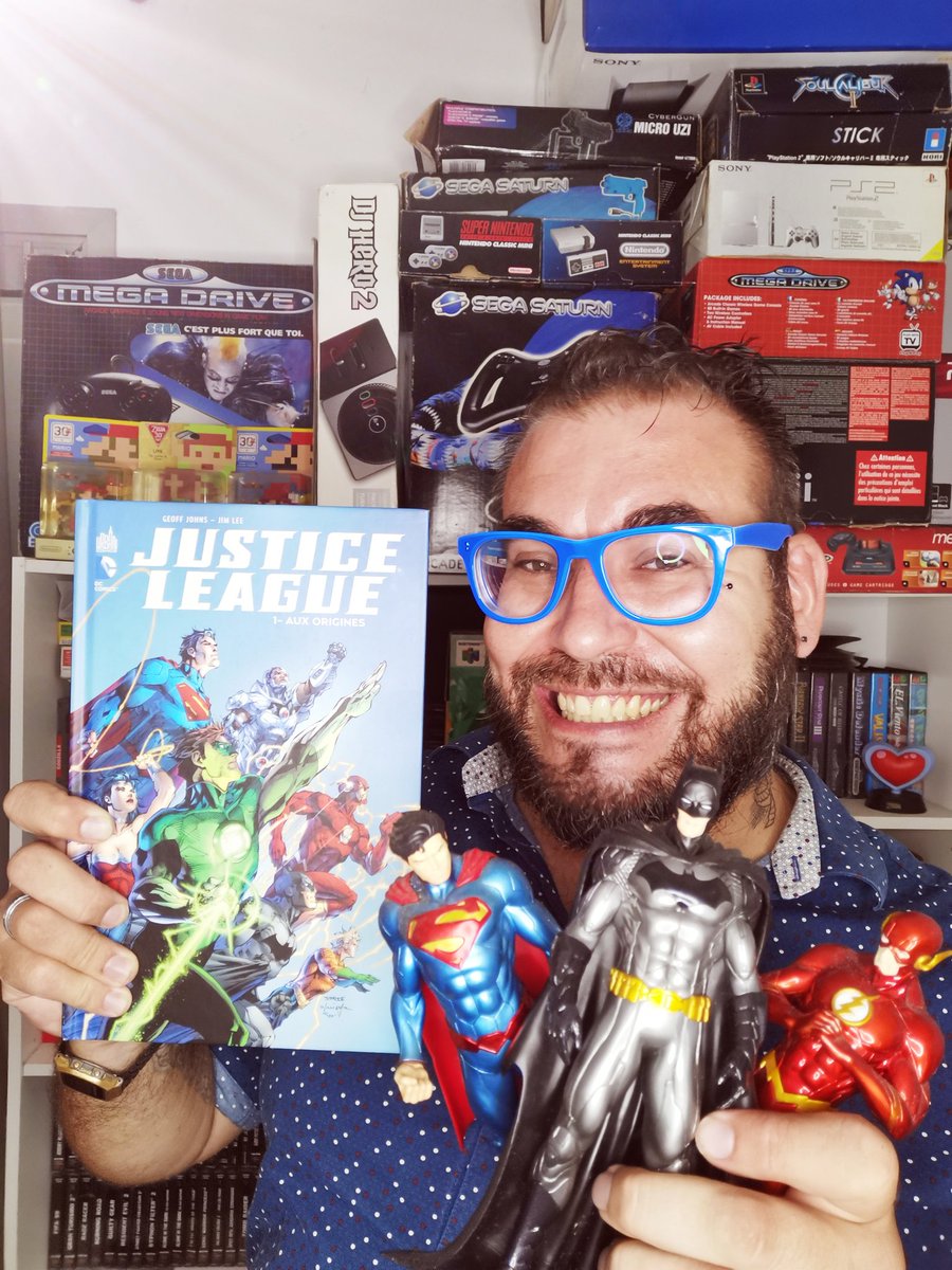 Geekmeall's tweet photo. Salut à tous, retrouvez moi ce soir dans ma chronique l'Instant Pop sur le JT du 19h d Antenne Réunion . Je vous parlerai de la nouvelle version du film Justice League de Zack Snyder ainsi que l'origine de cette célèbre équipe de Super Héros de l'univers DC Comics #SnyderCut https://t.co/OMFm1SYnVC