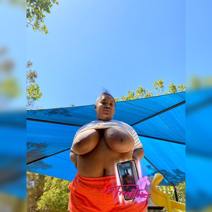 🤤😘🤩 Happy Titty Tuesday x3 https://t.co/BZnZFC94IE