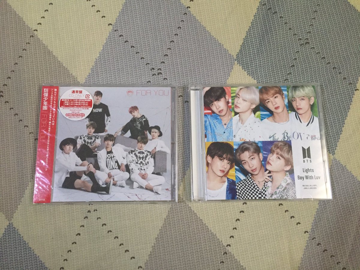 BlueNie3's tweet photo. ✨ พร้อมส่งค่ะ ✨บั้มญี่ปุ่นงับ

- For you แกะซีลแล้วแต่มีซีลพร้อมสตก.ให้ตามรูปค่า สภาพดีมากงับ 250 บาท

- Light เวอร์นี้ได้ CD+รูป 7 ใบ มีตำหนิจุดเดียวค่ะไม่เยอะ 600 บาท

📌 สนใจ DM ค่ะ

#ตลาดนัดบังทัน #ตลาดนัดรถไฟบังทัน #ตลาดนัดBTS https://t.co/F6wigK86vo