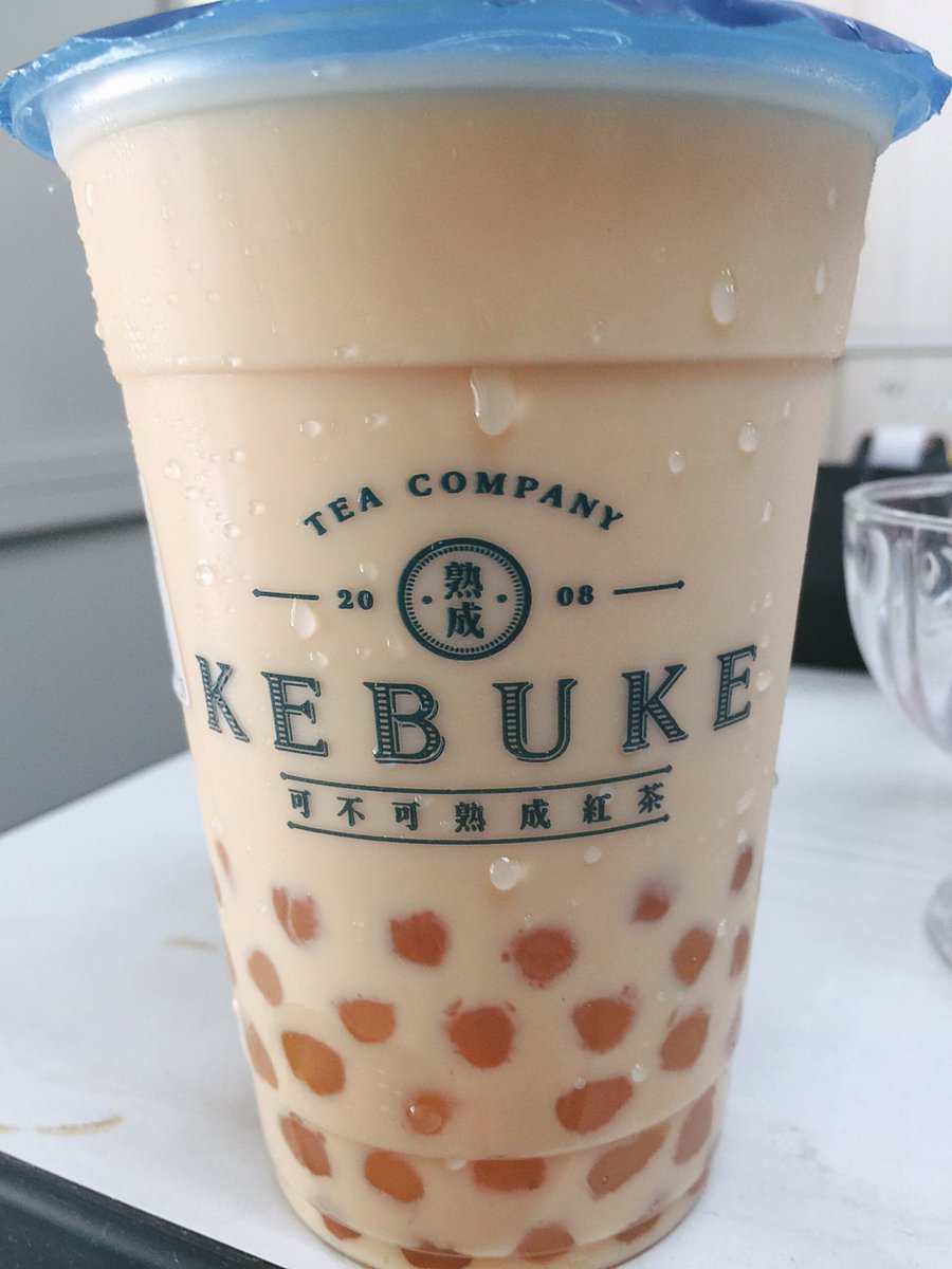 kilagnr's tweet photo. 今日は真夏みたいに暑かった
白タピオカミルクティーを飲んで水分補給します🥤
#可不可
#KEBUKE
#白玉歐蕾 https://t.co/fKwBJYDt1Q