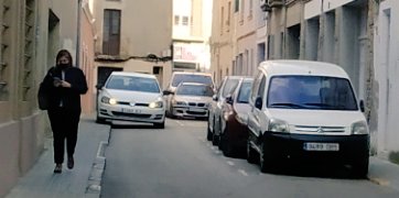 ⚠️🚘 Al arrer Osca de #Sabadell, no pacificat i amb unes places d'aparcament que no hi haurien de ser, el pas de vehicles constant trinxa la vorera. Hi passarà, algun dia, una desgràcia. Diuen, diuen, diuen que una imatge val més que mil paraules. 👇👇

#️⃣ #cotxesVoreresSabadell