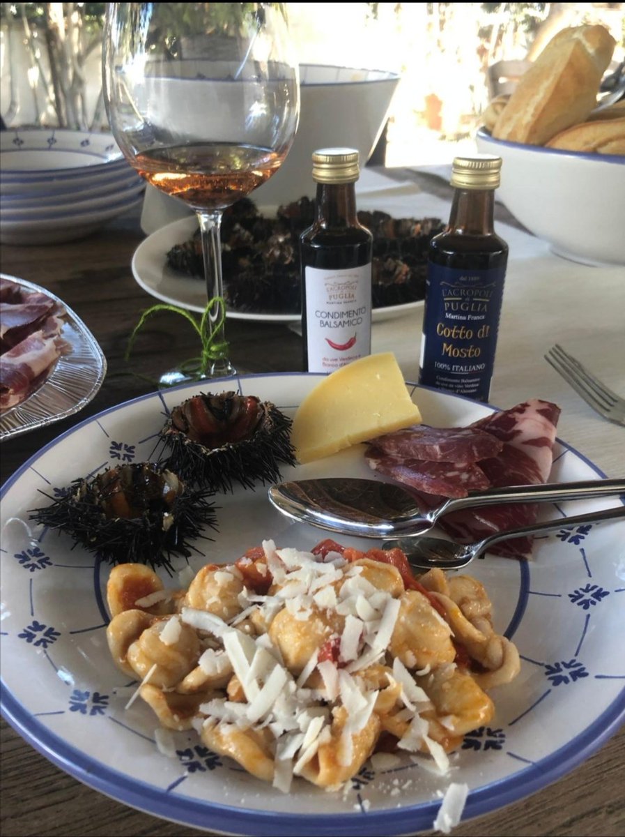 La domenica in #Puglia é ricca di tante sorprese.Dai #ricci al #capocollo passando per le #orecchiette al pomodoro.Un buon #vino rosato e gli immancabili condimenti della linea #balsamicum  per dare quel tocco magico ad ogni #piatto #weareinpuglia #lucarella #tradizionidifamiglia