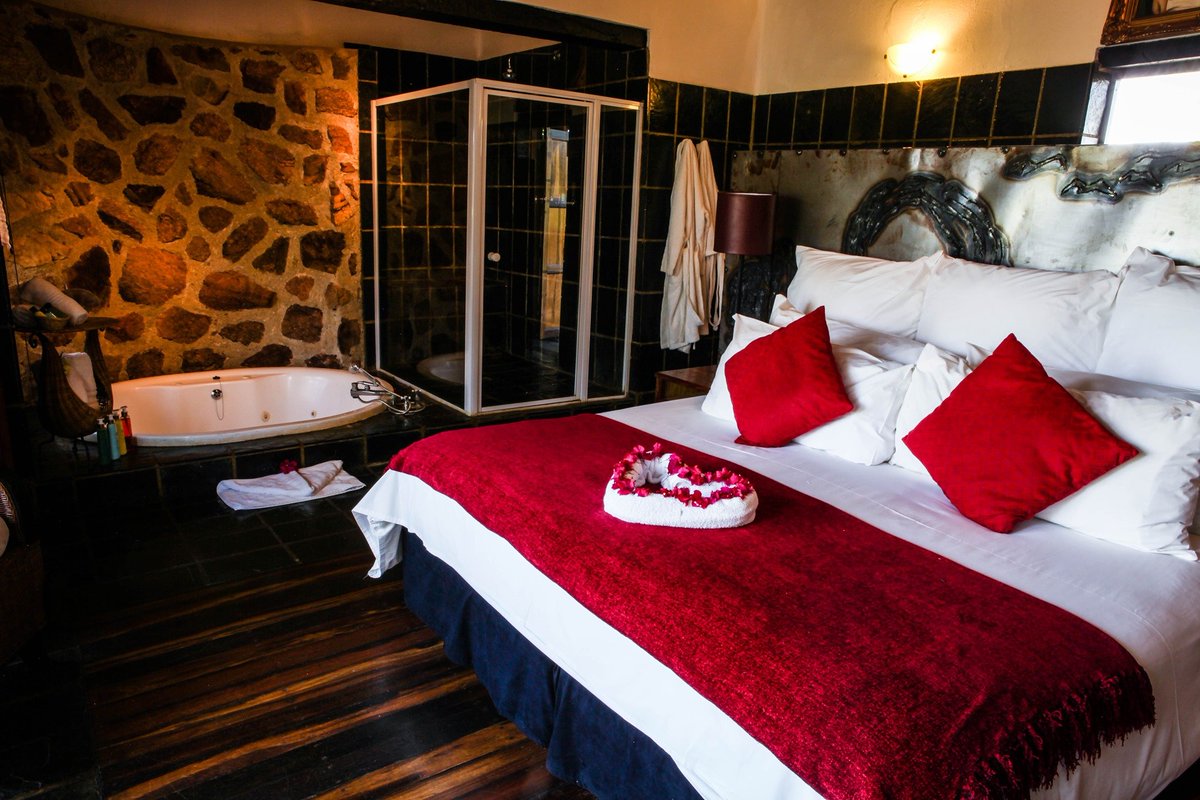 KedarLodge's tweet photo. Experience the perfect bushveld breakaway, here at Kedar. Take time out in nature while you enjoy blissful night sleep in one of our suites, experience an informative game drive, museum tour or relaxing spa day.  Come feast your eyes on all that this historic venue has to offer. https://t.co/JWt9MH6kkg