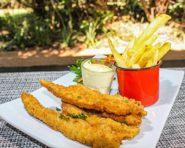 KedarLodge's tweet photo. Hungry? Come feast on a beer-battered hake fillet, deep-fried till golden brown, served with chips and tartar sauce!  Find it on our menu at the Heroes Pub as the Gen. Lord Kitchener's traditional Fish and chips.
#FishAndChips #KedarLodge #Rustenburg  #KedarHeritageLodge https://t.co/pWBumQwQQx