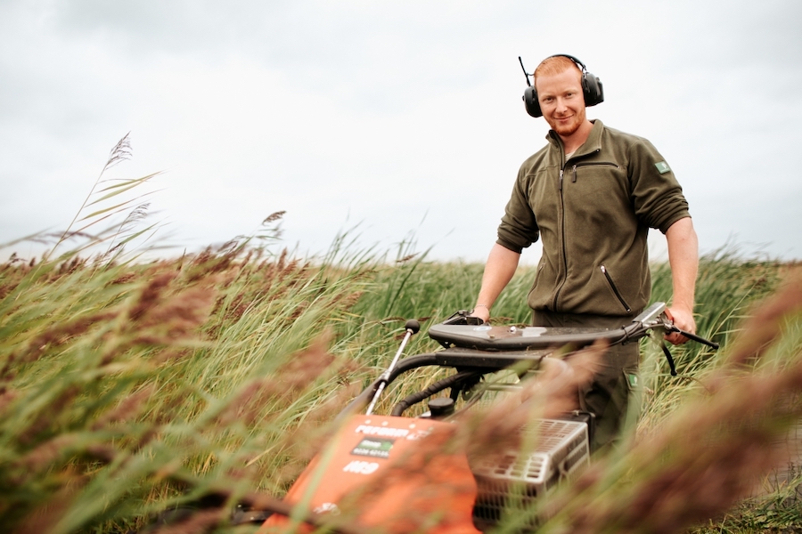 staatsbosbeheer's tweet photo. Ook dit jaar hebben we weer 10 opleidingsplaatsen voor mbo-ers voor de opleiding bbl bos- en natuurbeheer @HeliconMBOVelp. Aanmelden kan tot 11 april. https://t.co/7oDYNpSgy1 https://t.co/j6syI4ihgn