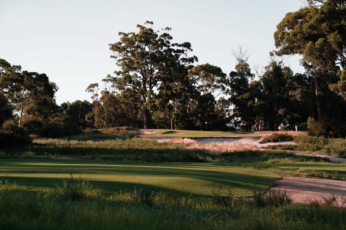 MetropolitanGC's tweet photo. The 19th hole @MetropolitanGC shares a number of features you will find on some of the greatest sandbelt par 3s - not too bad for a spare hole ⛳️
.
.
📸 Stuart L Kerr
#melbournesandbelt #par3 #19thhole #metropolitangolflclub https://t.co/wUDpeZN8IG