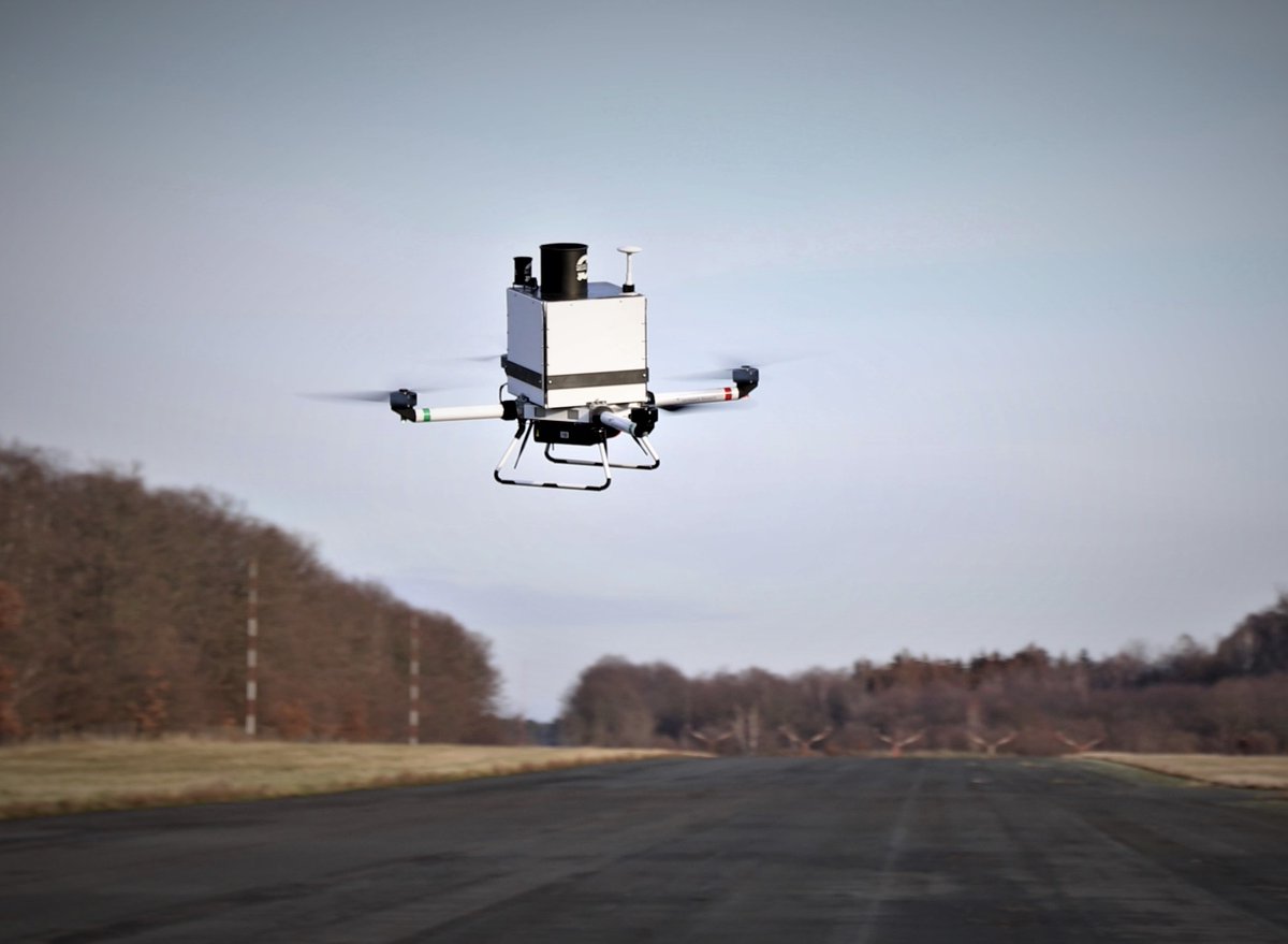 TROPOS_de's tweet image. Erstes drohnengestütztes Messsystem von #MesSBAR ist in der #Luft. Mehr via #LeichtwerkResearch: linkedin.com/feed/update/ur… / #mFUND-Projekt @BMVI mit @tuBraunschweig @fz_juelich @TROPOS_de #Leichtwerk-Research #BASt #PTB @Umweltbundesamt. Foto: L.Bretschneider / #Luftqualität #UAV