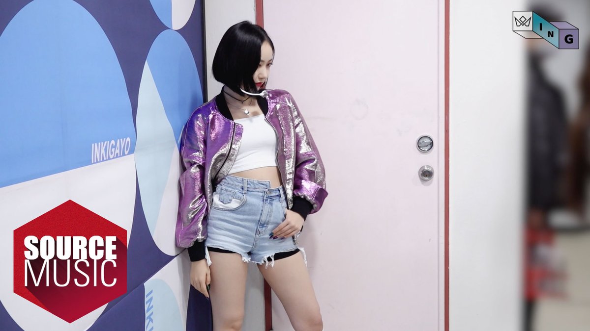 [🎞 #G_ING]

#여자친구 #GFRIEND
#예린 #YERIN takes a picture of 
#신비 #SINB

▶️ youtu.be/iCZi-znVqAg