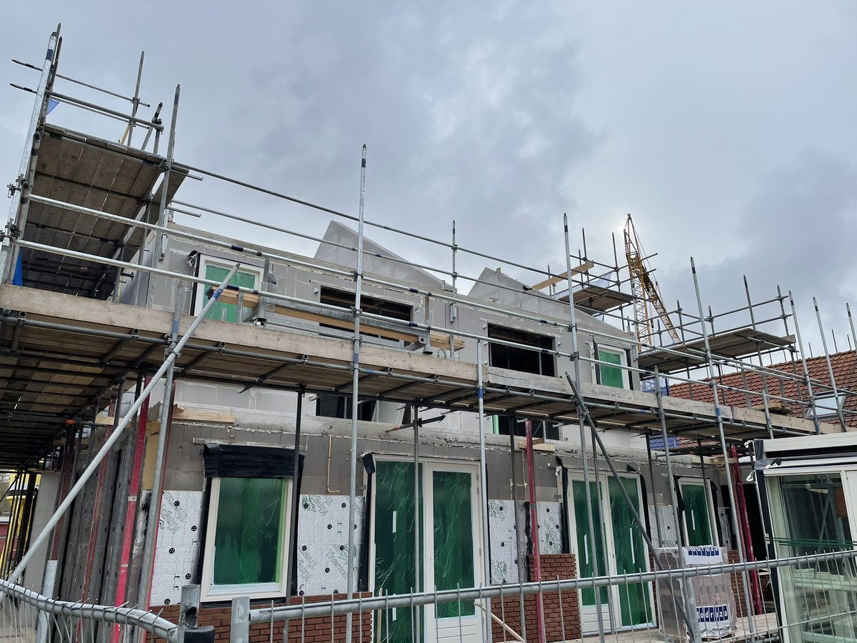 StefanvanSchaik's tweet photo. Even een update. Het schiet lekker op in Ilpendam. Fijn om binnenkort de woningen te kunnen opleveren aan de nieuwe bewoners. #Waterland #Woonstarter https://t.co/sA8oxtoYJ6