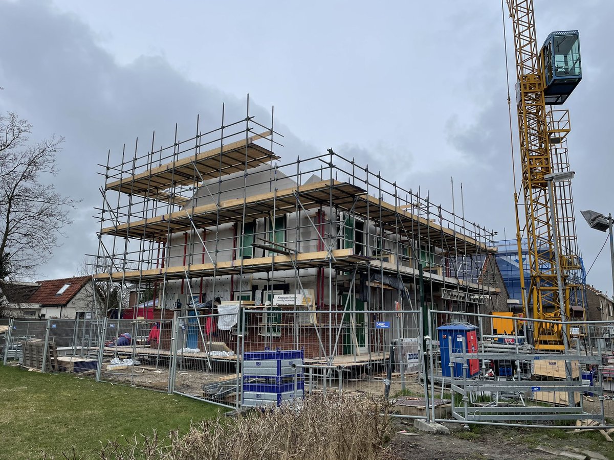 StefanvanSchaik's tweet photo. Even een update. Het schiet lekker op in Ilpendam. Fijn om binnenkort de woningen te kunnen opleveren aan de nieuwe bewoners. #Waterland #Woonstarter https://t.co/sA8oxtoYJ6
