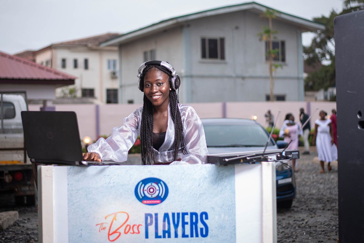 thebossplayers_'s tweet photo. Meet her royal niceness!😃💕 DJ BeNice of @thebossplayers 
She's got the nicest tunes to rock your #events 💃🏽🕺🏽. 
Book us today! 
#TuesdayTunesday #femaledj #femaledjsrock #soundsystemrental https://t.co/zuY1FFplqO