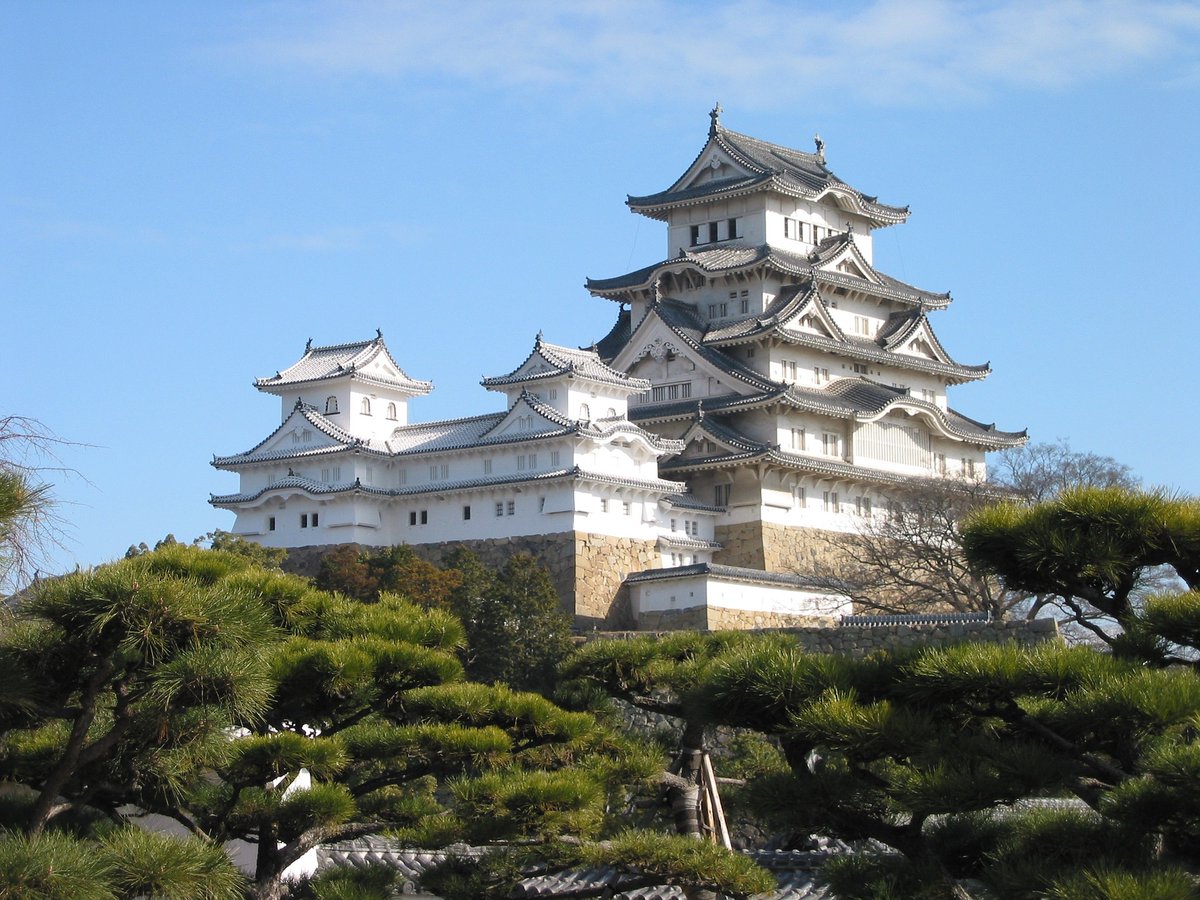 TheHistoryApp's tweet photo. #MagicalHistoricalSites Himeji Castle in #Japan is considered as one of the finest surviving examples of prototypical Japanese castle architecture. Several movies have been filmed at the castle, for example "The Last Samurai", starring Tom Cruise. https://t.co/JWujBxWm2O