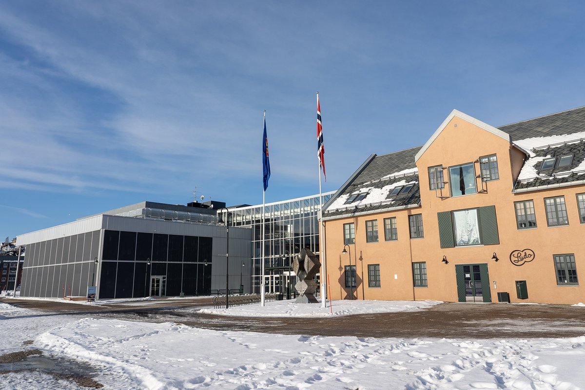 Ingen flaggvind i dag - men gratulerer med dagen! Rakkhat kveenit! Hyvvää kveeninkansan päivä! Gratulerer med Kvenfolkets dag! 

#Kvenfolketsdag <a href="/kvenforbundet/">Kvenforbundet</a>