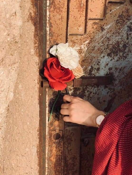 من صد عنا دون ﻻ يذكر أسباب
       قولو له إن أغلى العرب فالمقابر .