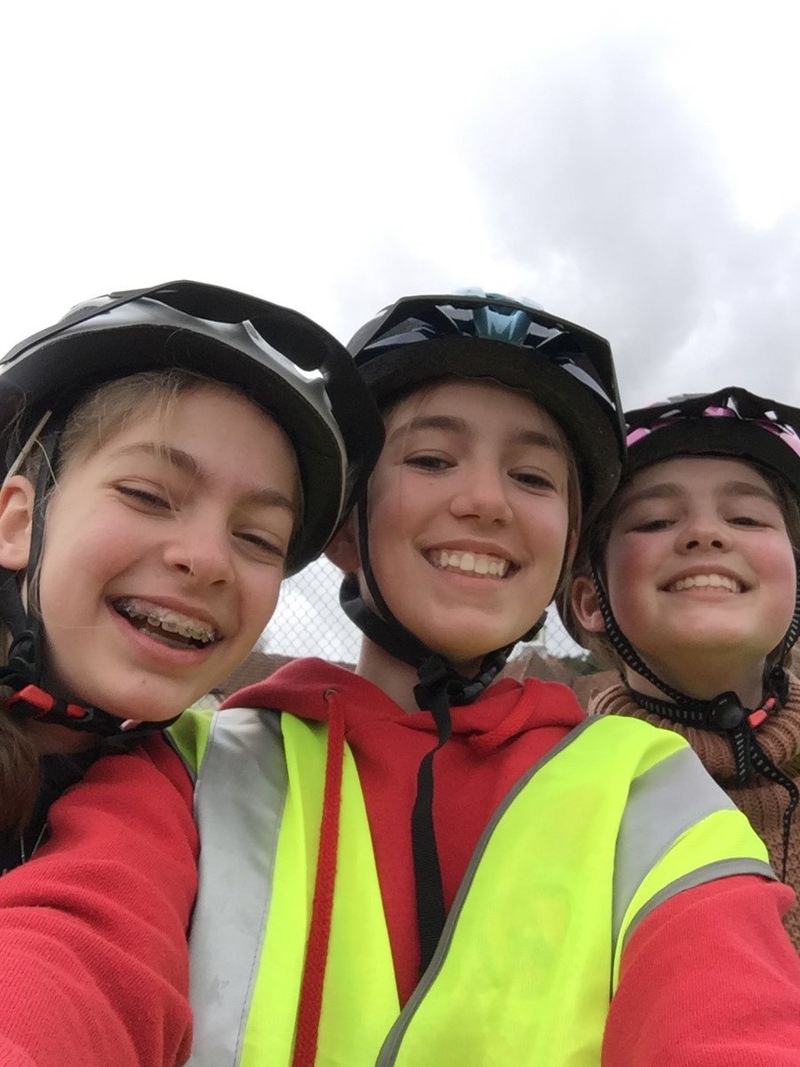 DowneHouseCCA's tweet photo. The @DHLowerSchool enjoyed a fantastic weekend of activities over the weekend! #DHCCA #iloveboarding https://t.co/DVVscPWsrN