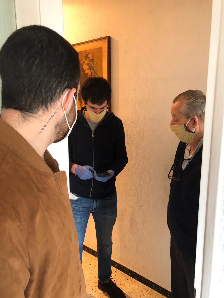 📢#Sabadell Aunque la pandemia parece que nos da un respiro, no podemos bajar la guardia. Seguimos al pie del cañón repartiendo los encargos de aquellos que no pueden salir de casa por el #COVID19. 

Las entregas se realizan en 24 horas, sin contacto✅
📩hola@corona-ayuda.org