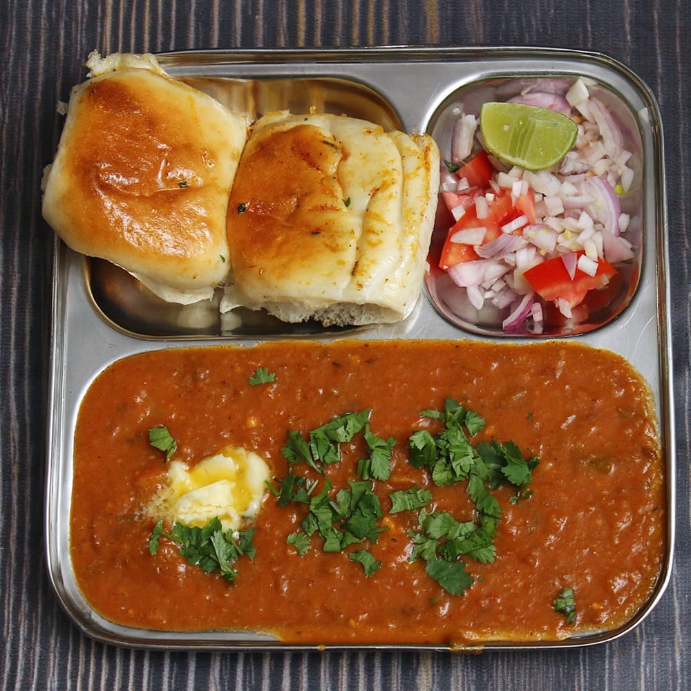 HeadsHungry's tweet photo. The soft buttery Pav
Slathered with butter
The veggies powered bhaji 
Fill you better
The more the butter
The more tastier 
Pav bhaji from mumbai 
Is the epitome 
Of street food

Team Hungryheads

#TeamHH #food #foodie #streetfood #foodporn #foodphotography https://t.co/rNbrRneuwq