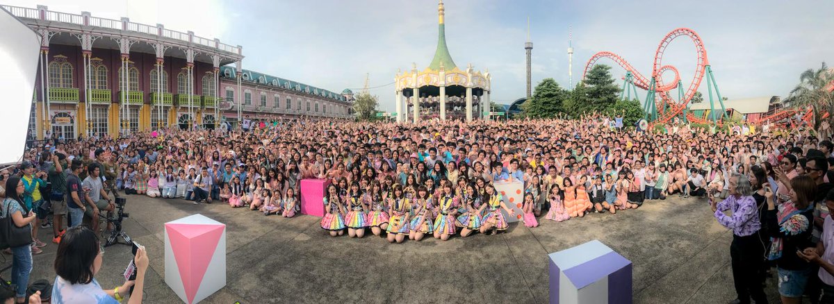 BNK48_NEVERDIE's tweet photo. เราดีใจมากที่ได้เป็นส่วนหนึ่งในนั้น แต่กูหาตัวเองไม่เจอ55555 #BNK48 #CGM48 #48GroupTH #RespectThaiIdols https://t.co/E0cmhAEcy2