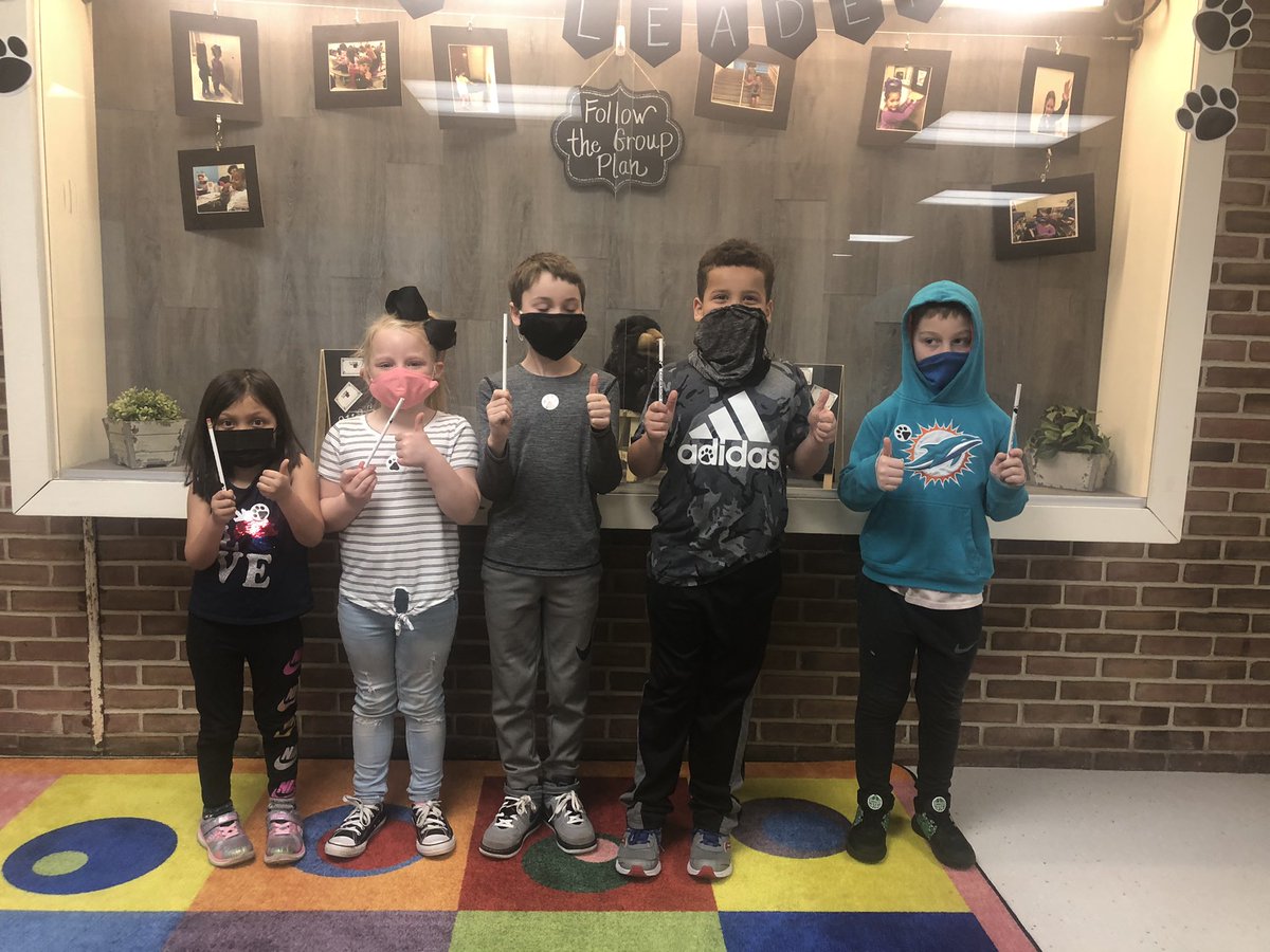 Creeksidetweet's tweet photo. Starting the day off great! Proud of these Cub Leaders from Mrs. Johnson’s class! #Cubleaders❤️ #WeareLakota😊 https://t.co/X2hT1qhOgw