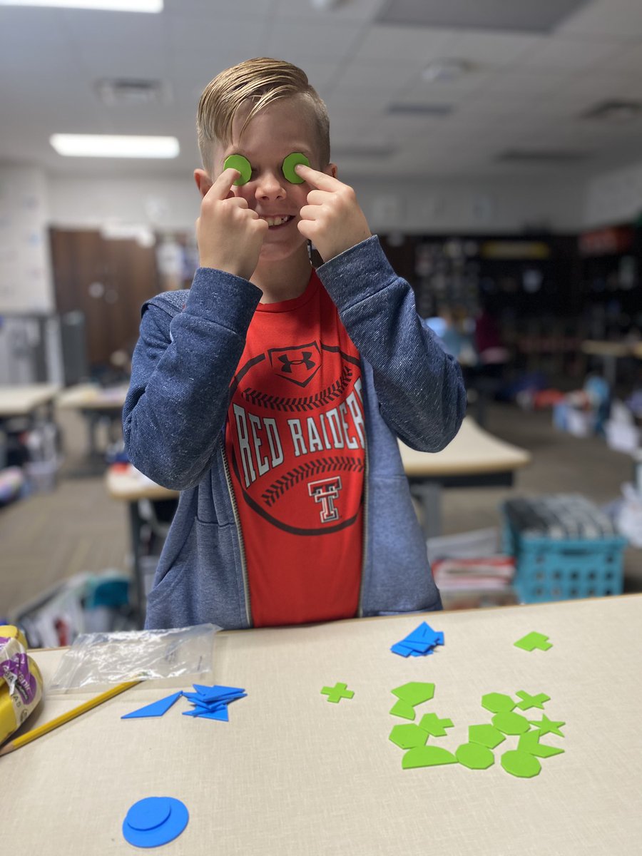 Sorting 2D shapes! 🔹▫️🟠