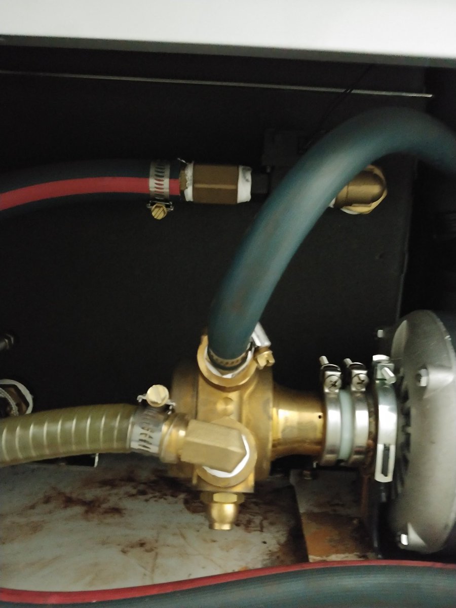 EMhistology's tweet image. chiller is down. Oh My TEM........#transmissionelectronmicroscopy #electronmicroscopy #TEM