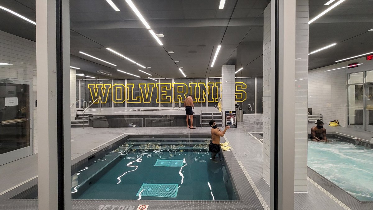 We appreciate the great care and service that our athletic training staff provides to our student-athletes, today and every day. 

#NationalAthleticTrainingMonth
#GoBlue 〽