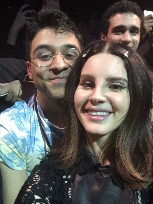 مدير شركة Polydor التابعة لطاقم لانا دل ري يصرّح: 
معظم معجبين لانا دل ري تتراوح أعمارهم بين ١٤-٢١ على الرغم من كونها قد اكتسحت الساحة الفنية منذ ١٠ اعوام إلى انها لا تزال قادرة على أن تؤثر حتى على جيل الشباب الجديد.