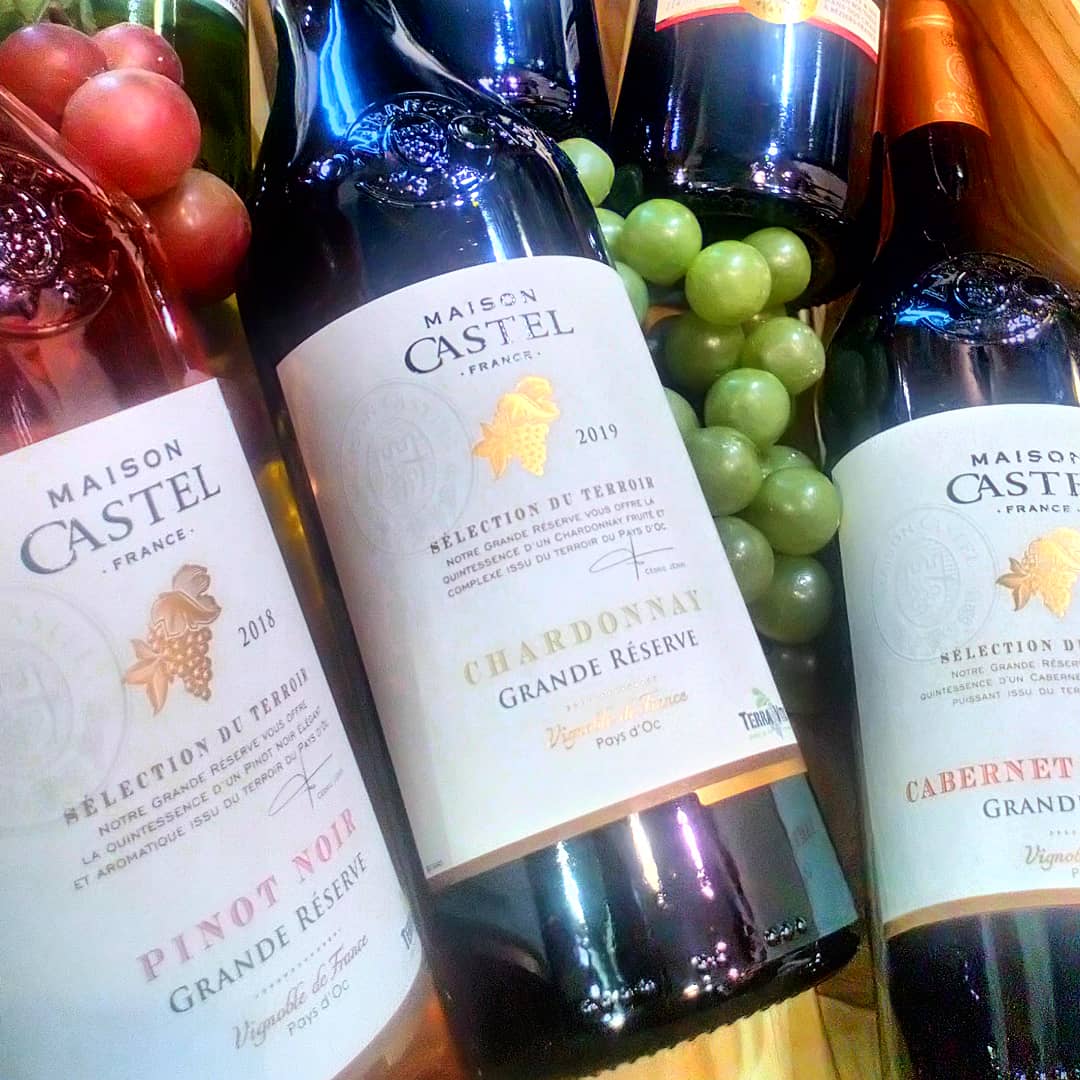 #FREE #DELIVERY CASE! 😊
We put together a great value for money selection, all easy - drinking in style to enjoy throughout your week days!
#lesormesdecambras #maisoncastel #wineselection #everydaywine #freedelivery  #valueformoney #winelover #spiritedwines #frenchwines #quality