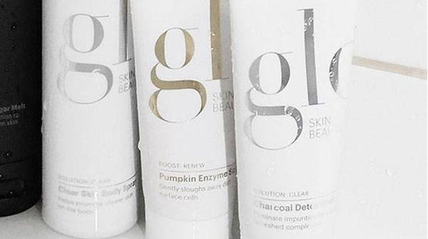 Self-Care Staples 🧖‍♀️

Tells us yours in the comments below 👇

#gloskinbeautyuk #selfcare #skincareisselfcare #skincare #glowingskin #skincareroutine