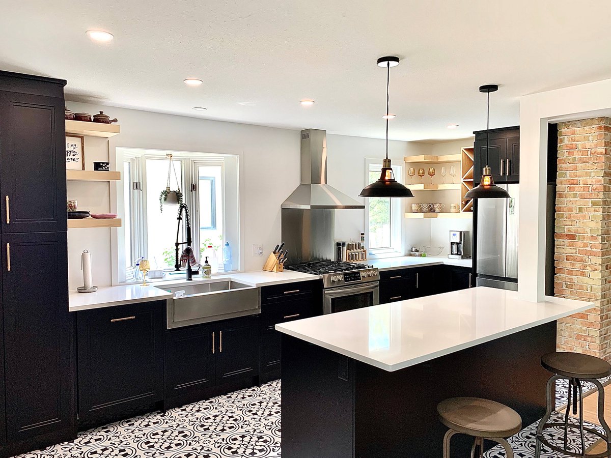 TechniqueRegina's tweet photo. Exposed #brick and #blackandwhite make a gorgeous combination in this recent kitchen we renovated. Our project page has a ton of juicy details: https://t.co/33pa4jVaE7 #yqr #technique #design https://t.co/FUWdpAQT8u