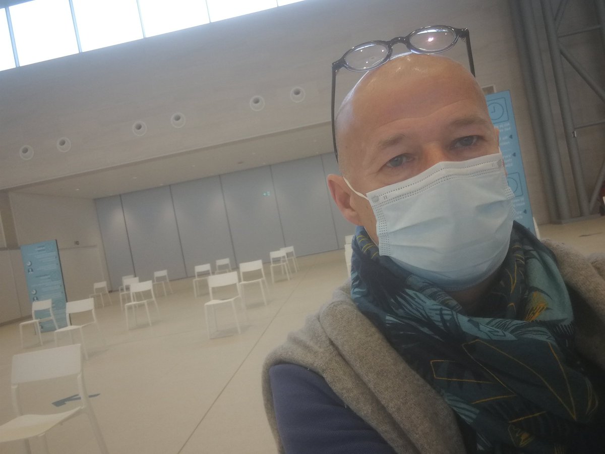 movetosport's tweet photo. Net gevaccineerd #astrazeneca nog 15 min wachten in een bijna lege skyhall Zaventem... @governmentbe  @vanranstmarc de media heeft zijn job weer gedaan 👌👍. 11juli202...?? @wbeke https://t.co/UjuEBJFZ6O