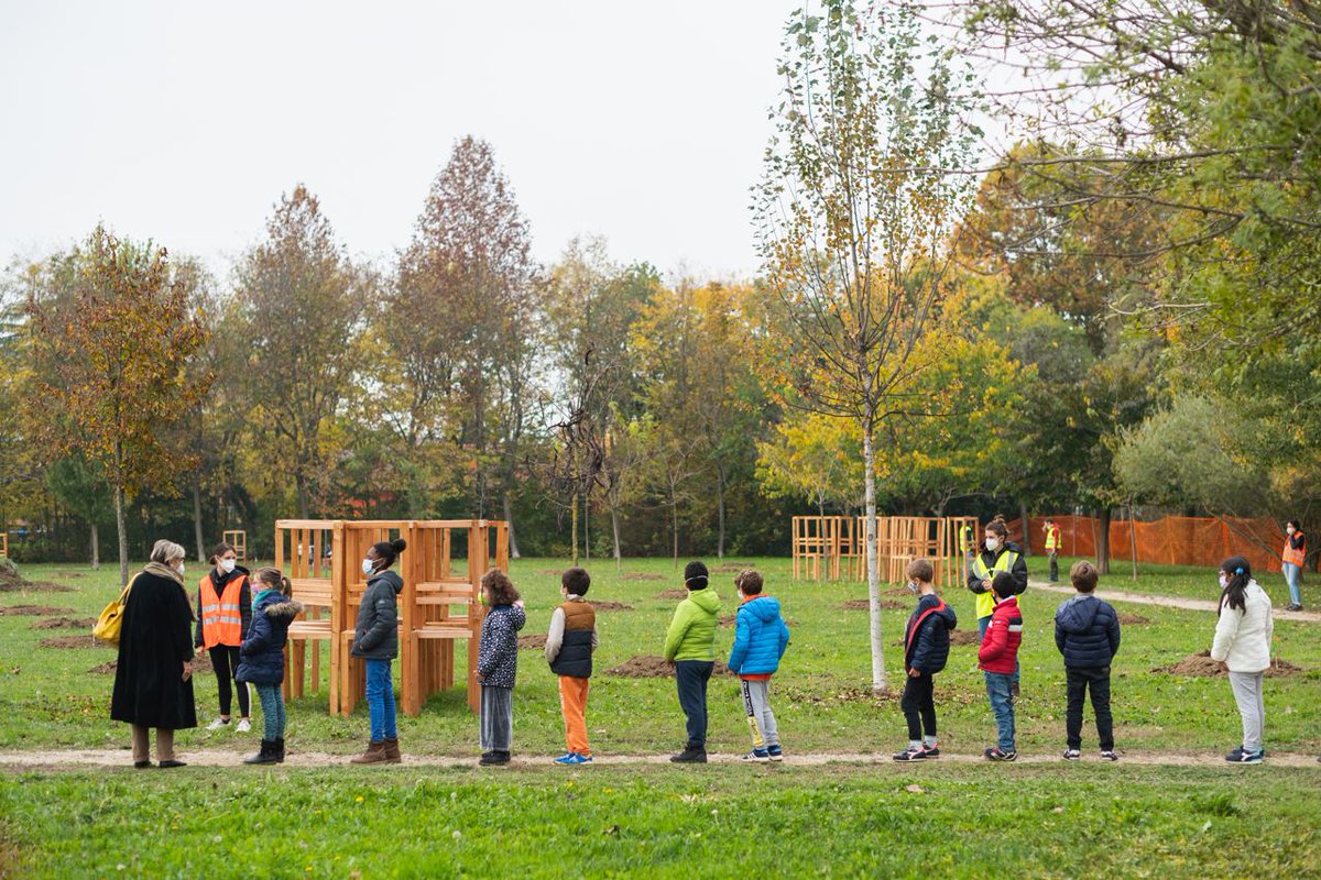 planbee_bz's tweet photo. Con un #crowdfunding di successo #G124, il gruppo di lavoro di #RenzoPiano sulle periferie, ha dato vita al primo parco post-Covid in Italia! Ora la nuova campagna per realizzare il sogno dei bambini: un ponte che colleghi le scuole al parco! ❤️Dona qui: https://t.co/xjA3knO670 https://t.co/J77Rn6pB0e