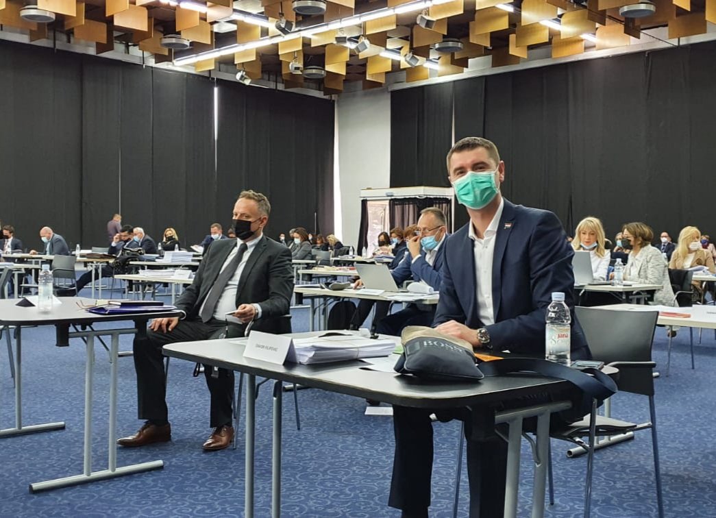 Prijedlog kluba BM 365 da se u Resniku krene s gradnjom pristupnih cesta za sortirnicu otpada je skinut s dnevnog reda. Jasno poručujem NE otpadu u Resniku i NE projektima koji štete Zagrepčanima.
