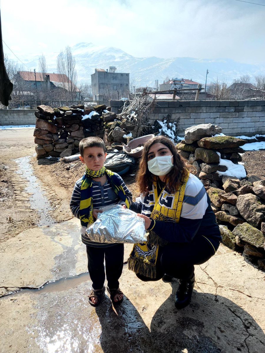 BİTLİS GFB ANGELS13 YÖNETİMİ ihtiyaç sahibi ailelerimize kıyafet yardımında bulundu. Yaptıkları yardımdan dolayı Kendilerini tebrik ederiz.
<a href="/Bitlisgfbangels/">Bitlis Genç Fenerbahçeliler Angels13</a>