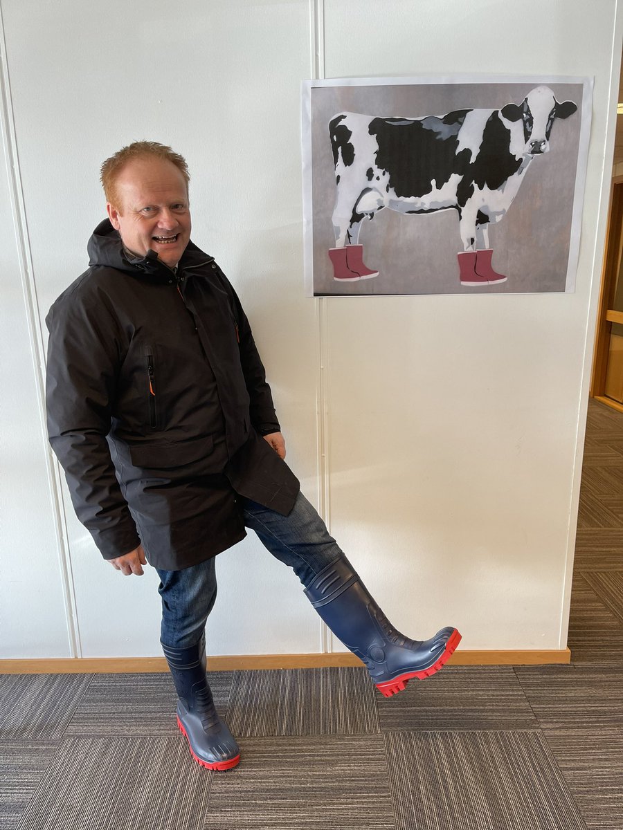 Matchende Q-antrekk. Qmelk-sjef  <a href="/rasmussenpal1/">Pål Rasmussen</a> forsøker å være like Quuul som Qua. Hva synes du? Jeg gir ham terningkast 5 (Hvorfor bare en femmer? Alltid kjekt å kunne bli bedre.)