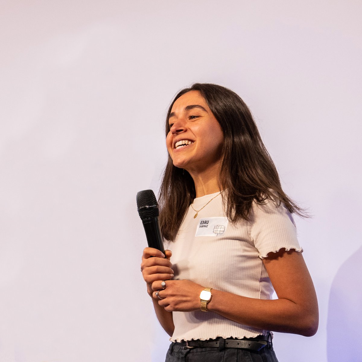 FUTURXGmbH's tweet photo. Hallo, ich bin Ebru und Kreativcoach bei FUTUR X. Zudem bin ich fรผr die #FXBoX, gestalterische Tรคtigkeiten und auch Social Media zustรคndig.
Ich verreise gerne in andere Lรคnder. Dort lebe ich auch meine zweite Leidenschaft aus โ das Fotografieren.
#FX #team #xperimentierfreudig https://t.co/Q7vIhbsdpI