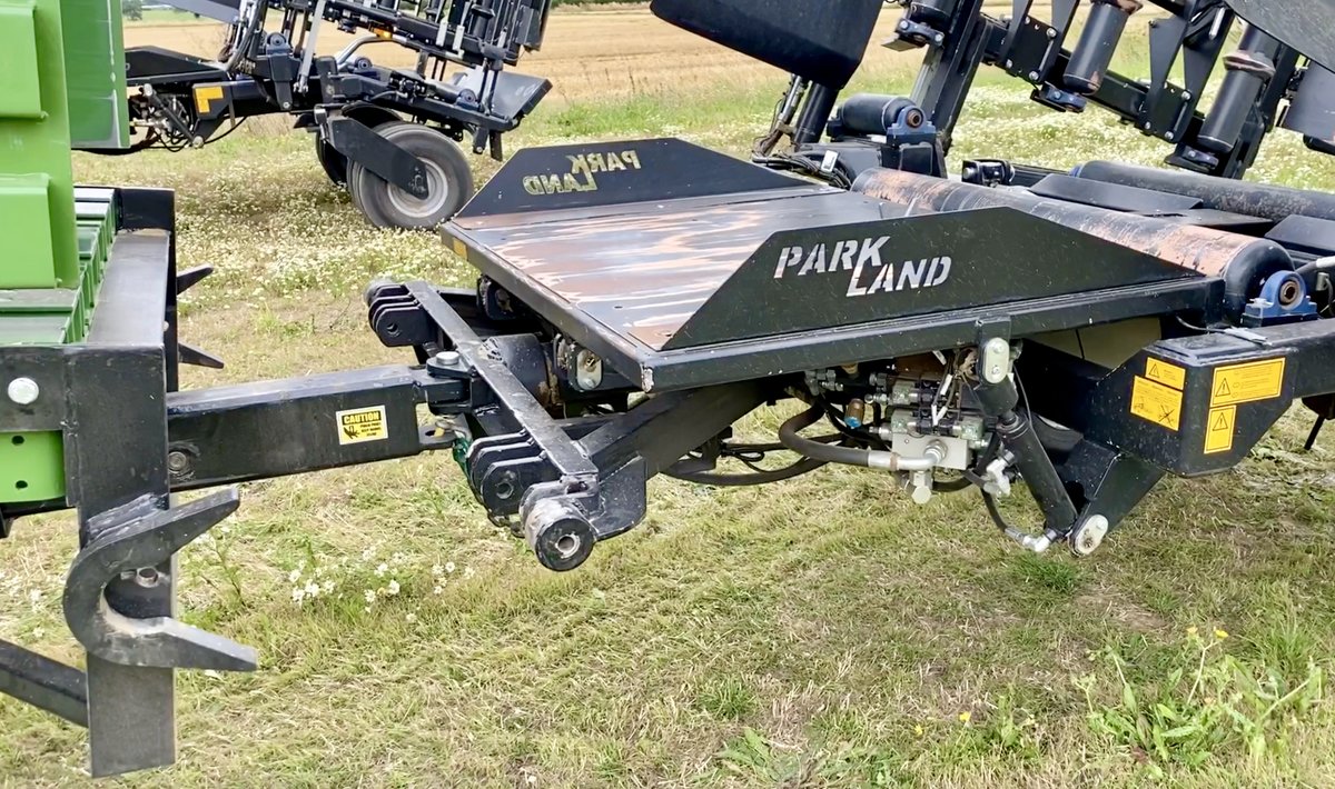 prostrawsystems's tweet photo. The brand new Parkland Bale Accumulator draw bar has been designed for easier transportation, improved manoeuvrability and to eliminate tail-swing. Find out more in our brand new video... https://t.co/xshUdpOjwj https://t.co/eObZTovR1L