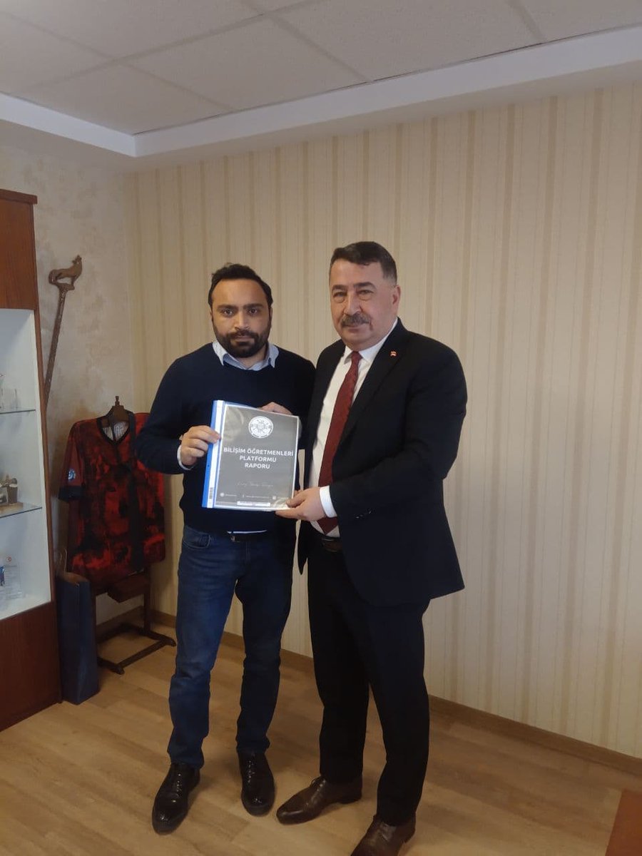 Türk Eğitim-Sen Genel Başkan Yardımcısı M. Yaşar ŞAHİNDOĞAN (<a href="/mysdgn/">M. Yaşar ŞAHİNDOĞAN</a>)  ile bilişim öğretmenlerini temsilen  <a href="/nejdettut2/">Nejdet Tut</a> görüşme sağladı. Bilişim Öğretmenleri sorunları ve çözüm yolları üzerine konuşulup raporumuz teslim edildi. Bizi ağırladıkları için teşekkür ederiz.