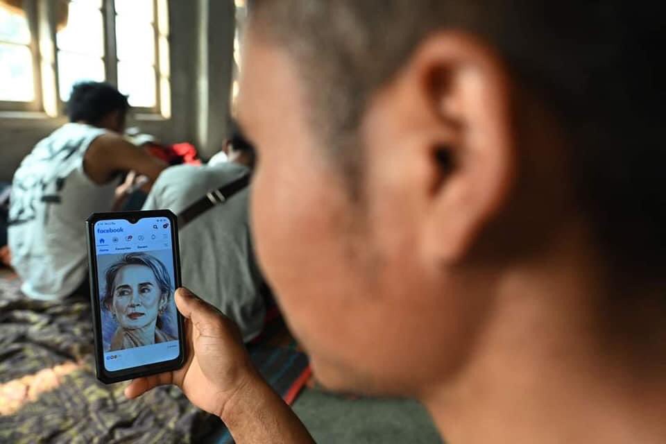 Snow54438545's tweet photo. More than 400 police and firefighters have fled to India.
 Hundreds of people are coming into  India, Mizoram state which is connected to Myanmar.
NEWS SUPPRESSION
#bbcburmese
#WhatsHappeningInMyanmar
#Mar16Coup https://t.co/VIJfaqb3MD