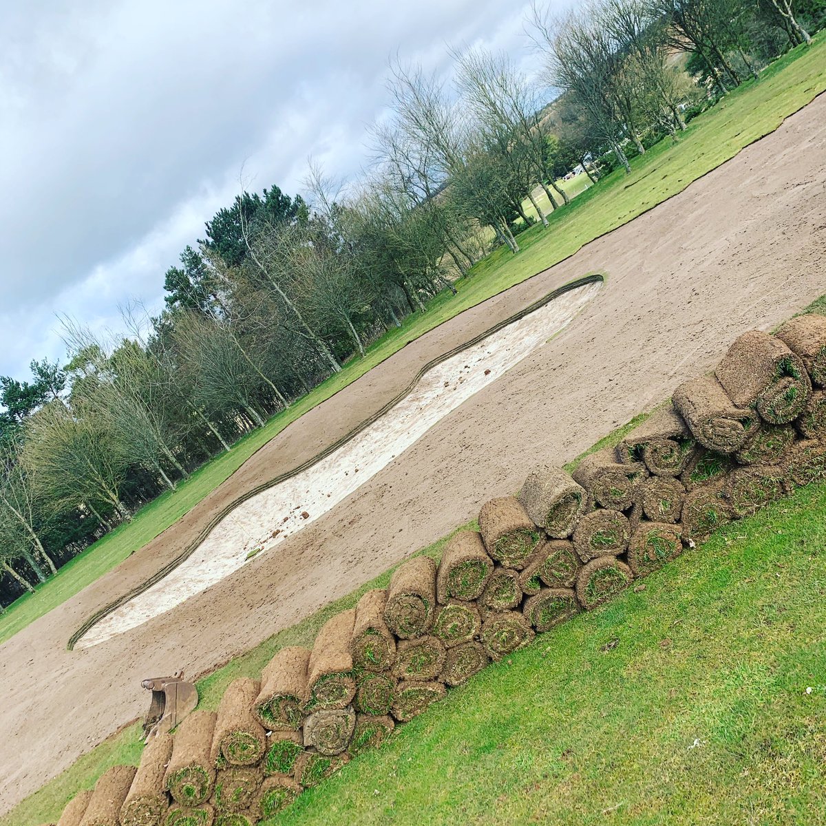pgajimmer's tweet image. Let’s lay some turf @CirencesterGolf 💪🏻 #chippingin #manuallabour