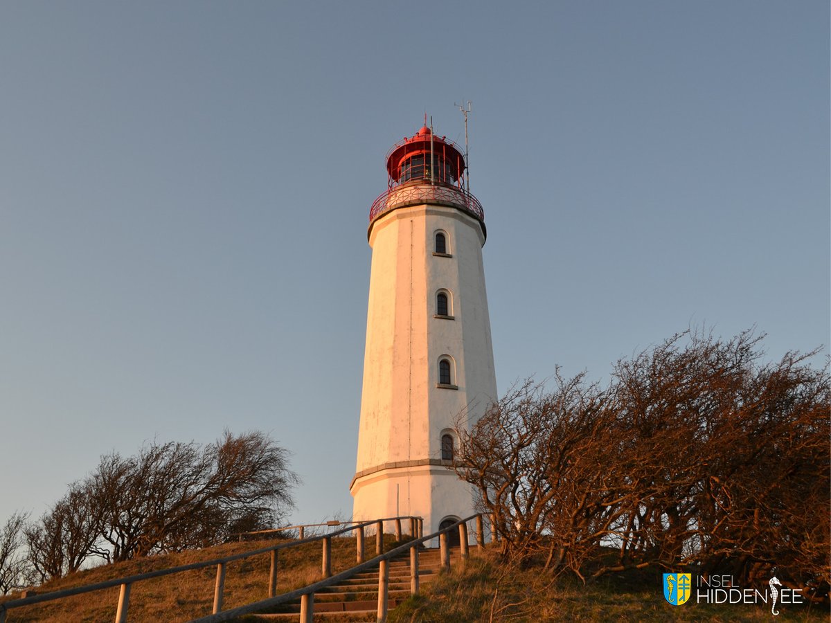 Guten Morgen!!! 

Wir grüßen euch mit diesem wunderbaren Sonnenuntergangsbild. Das Licht auf Hiddensee ist gerade im Frühjahr und Herbst ganz besonders bei uns auf Hiddensee. 

#hiddensee #seebadinselhiddensee #insel #leuchtturmdornbusch #leuchtturm #mvtutgut