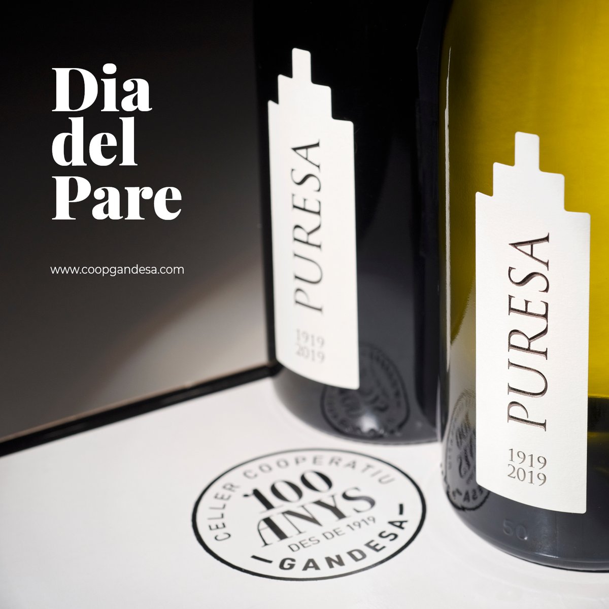 coopgandesa's tweet photo. 🤔 No saps què regalar el dia del pare? Regala el nostre vi més exclusiu i encertaràs.
✌🏻Et fem dues propostes:
1️⃣ Lot centenari: una edició especial amb llevataps exclusiu per 48€
2️⃣ Lot #Puresa: lot de tres vins de primer nivell, al preu de dos, 49,95€.
#doterraalta https://t.co/vlIyb0rmC1