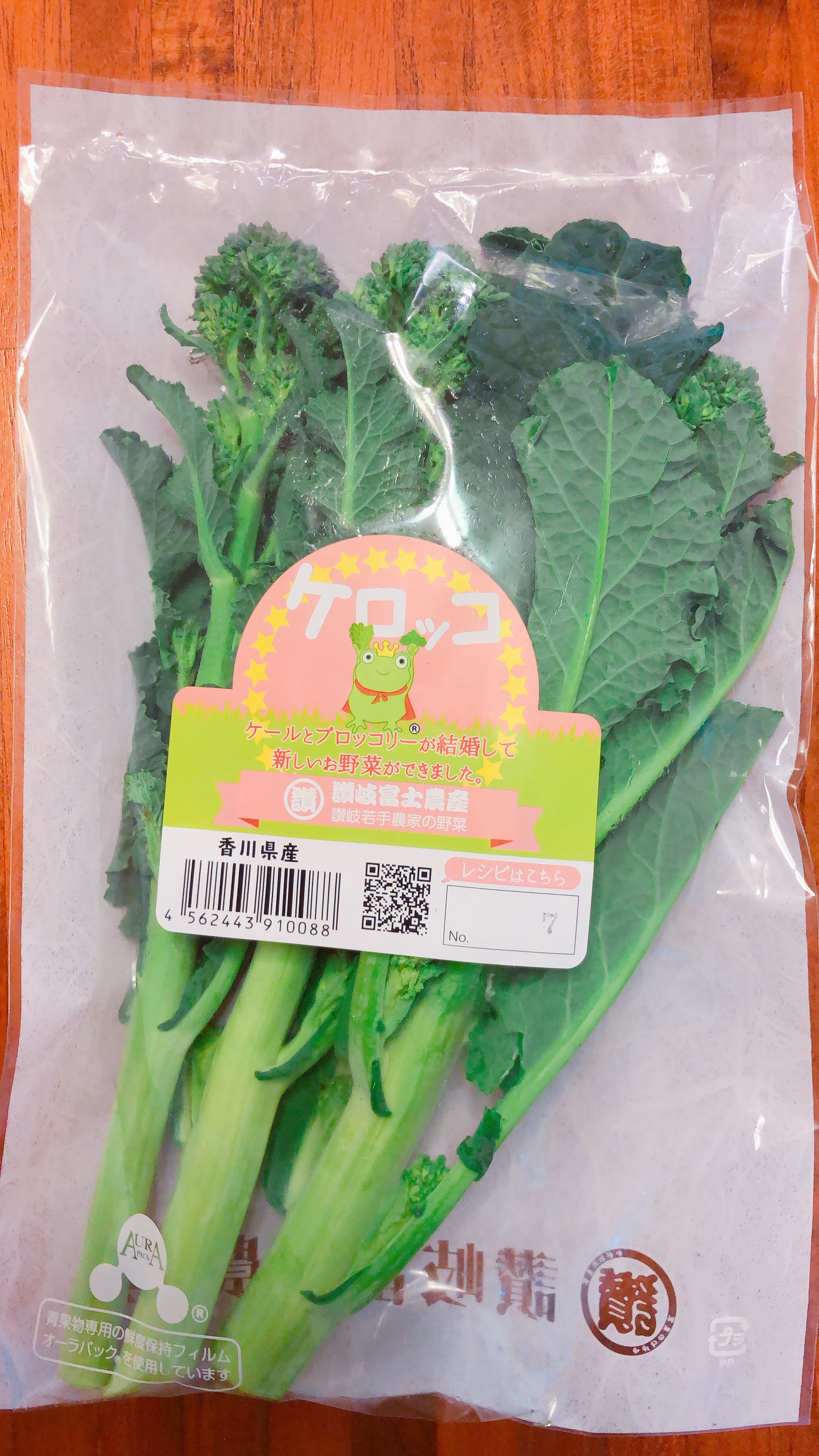 みなとのごちそう野菜 ケロッコ ケール と ブロッコリー 掛け合わせの新種野菜です キャベツの原種であるケールは青汁の原料として有名で 栄養価も高いですが 少し苦味が気になる方もいるかもしれません ケロッコはクセがなく 食べやすいです