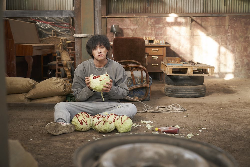 adyppp's tweet image. Cerita zombie lain daripada lain .Siapa yang kena gigit dengan zombi ni , nanti jadi muda. Jadi family si nam-gil ni .. niagakan zombie ni dekat kampung dia. Beratur orang kampung nak kena gigit dengan zombie ni untuk jadi muda.