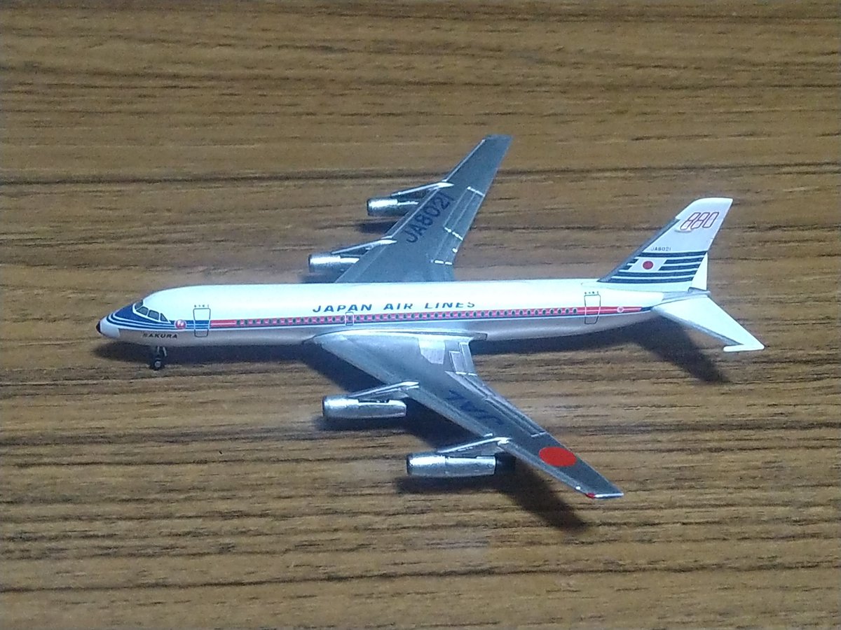 jKP6R4Ohei60q55's tweet image. 近所の本屋で相当マニアックな飛行機模型付き雑誌が売られてたので買ってみた。
JAL コンベアCV880
いろいろ問題があって僅か１０年、９機しか飛んでないレアな飛行機です。
#JAL #旅客機　#CV880
