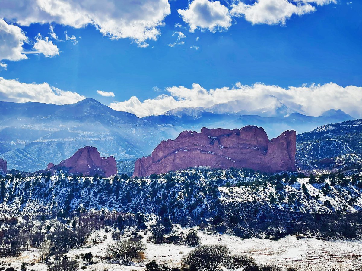 MrBuuface's tweet photo. Always beautiful the day after a snowstorm ❄️🏔🌨 #colorado #visitcolorado #colorfulcolorado #coloradosprings #mountains #mountainview #scenic #scenicview #pikespeak #rockymountains #snow #beautifulcolorado #nature #outdoors #winter #explorecolorado #photography #gardenofthegods https://t.co/g02Yfm1gk5