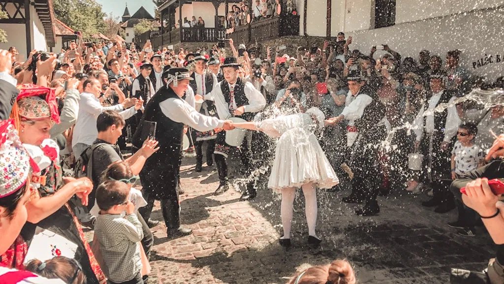 Woohoo it’s #TravelBlogTuesday again with <a href="/lannietravels/">Lannie</a> &amp; me

Please share a blog &amp; support others with comments

My first collab post carpediemeire.com/2021/03/10/uni…

<a href="/wanderlustwlee/">Wanderlust Wendy</a> <a href="/ThirstyJourneys/">Just Dar</a> @strayidler <a href="/kmf116/">Karen Mellott-Foshier</a> <a href="/Abfabtravels/">AbFabTravels</a> <a href="/ThoroughTripper/">Steven Jepson | The Thorough Tripper</a> <a href="/lensofjen/">Jen Nilsson I Travel Writer & Blogger 🌍</a> @Kasiawrites @VolteVire