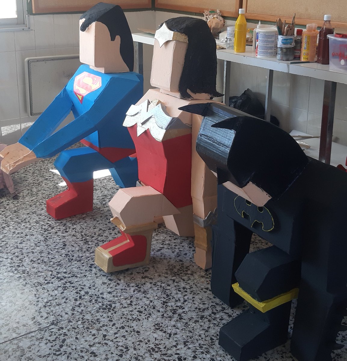 2_pro_fezor's tweet photo. Preparados para tomar sitio en la falla del cole de este año. Así han quedado los ninots que creamos en twitch. Esta tarde directo a las 18:00-18:10 para mostraros la falla entera. https://t.co/x25xiDEn7t